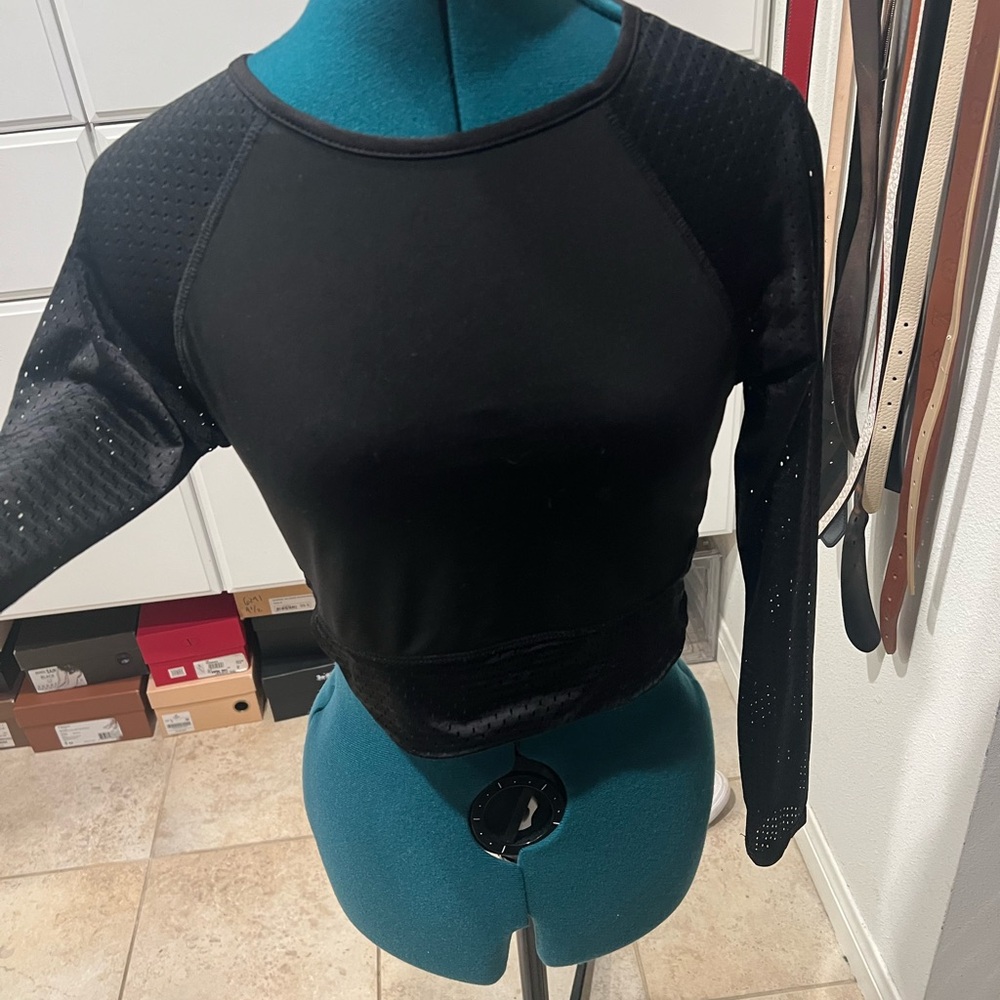 Cropped Compression Long Sleeve Workout Top